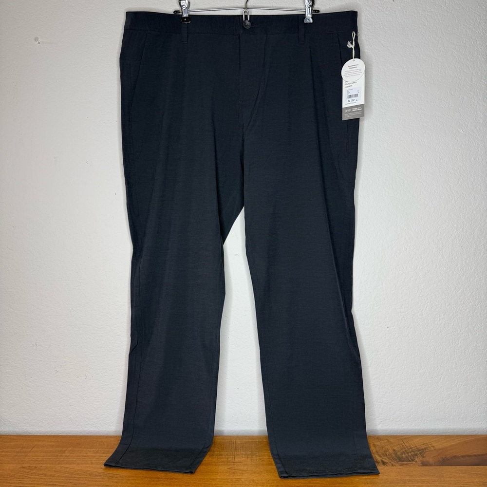 New Vuori Men’s Aim Pant 30” - S V431-S Navy Size 38 Inseam 30”